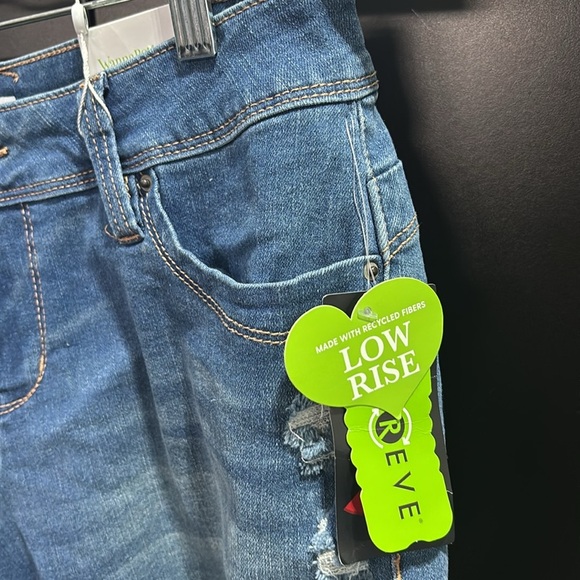 YMI WannaBettaBUTT  low rise,five pocket,belt loop, relaxed fit jean shorts - Picture 8 of 11